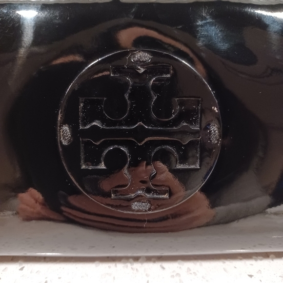 Auth! Tory Burch patent leather wallet - Picture 3 of 8